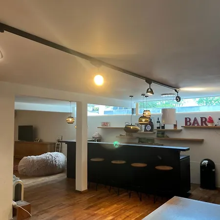 Πανσιόν Basement Tomorrowland 2025 Mellet