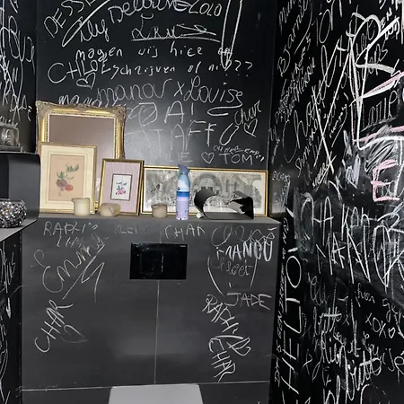 Πανσιόν Basement Tomorrowland 2025 *