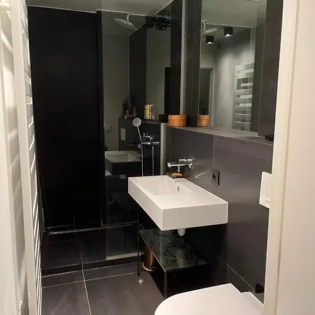 Πανσιόν Basement Tomorrowland 2025 Mellet