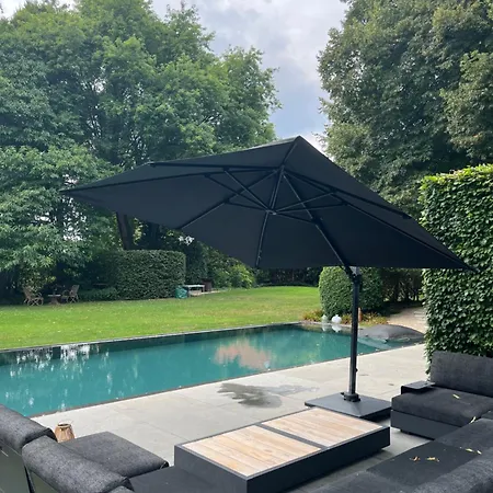 Πανσιόν Basement Tomorrowland 2025 *