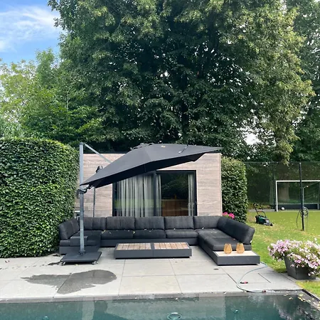 Basement Tomorrowland 2025 Πανσιόν